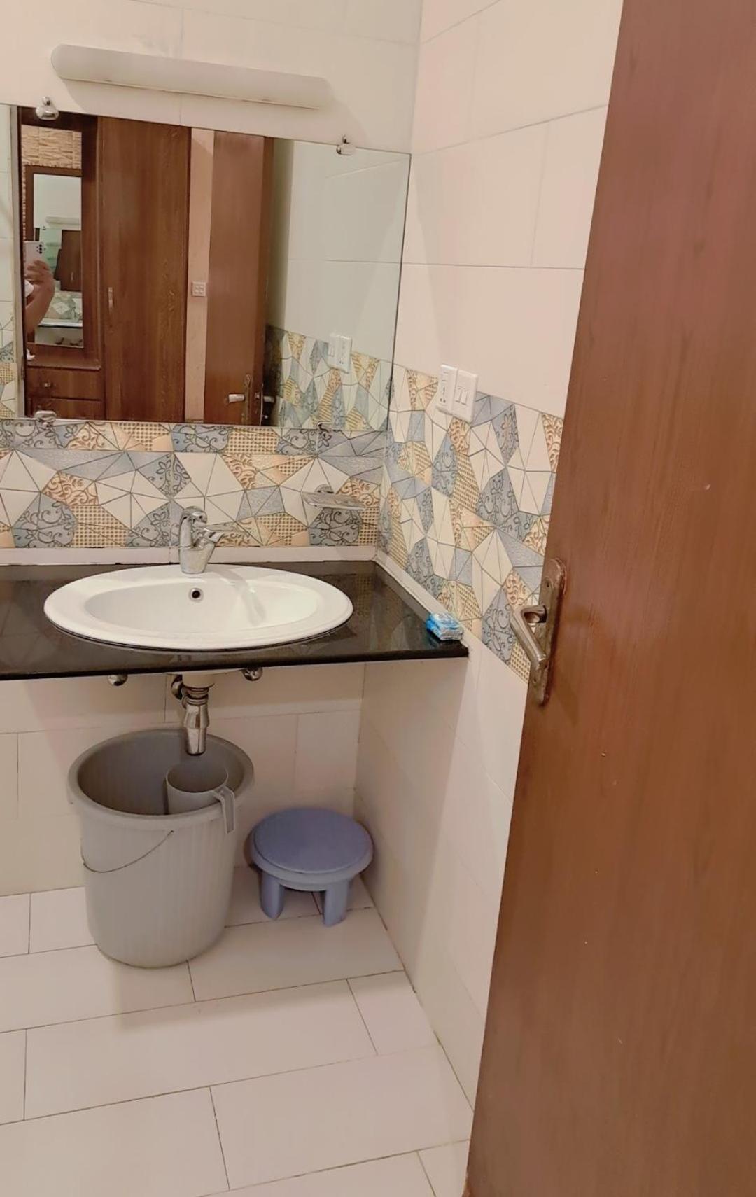 Royal Grace Guest House Islamabad Bagian luar foto
