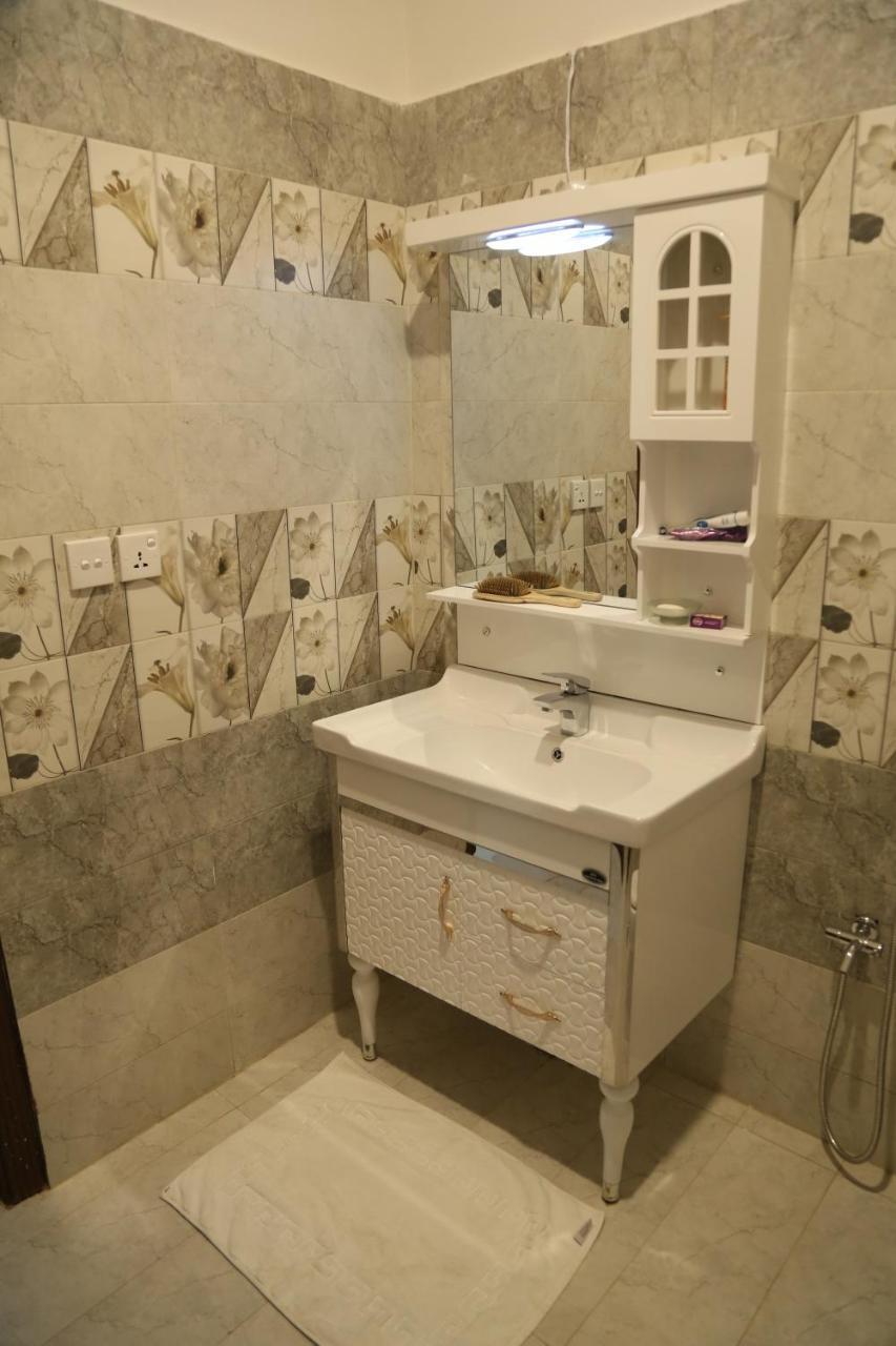 Royal Grace Guest House Islamabad Bagian luar foto